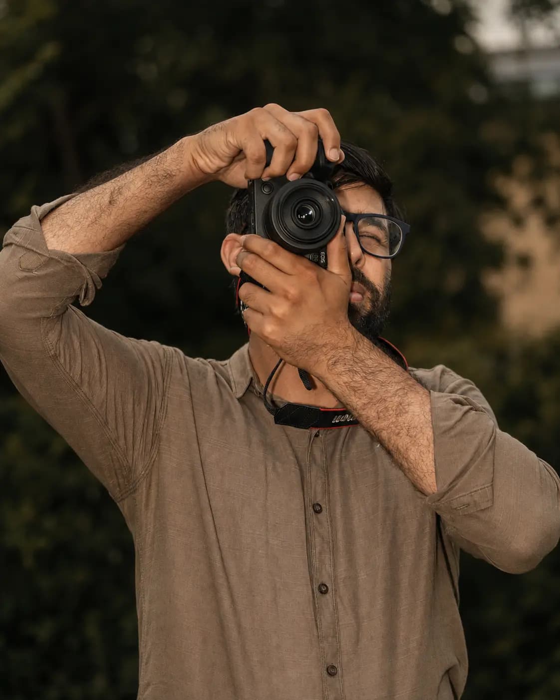 Miftah Mehmood photographing a wedding